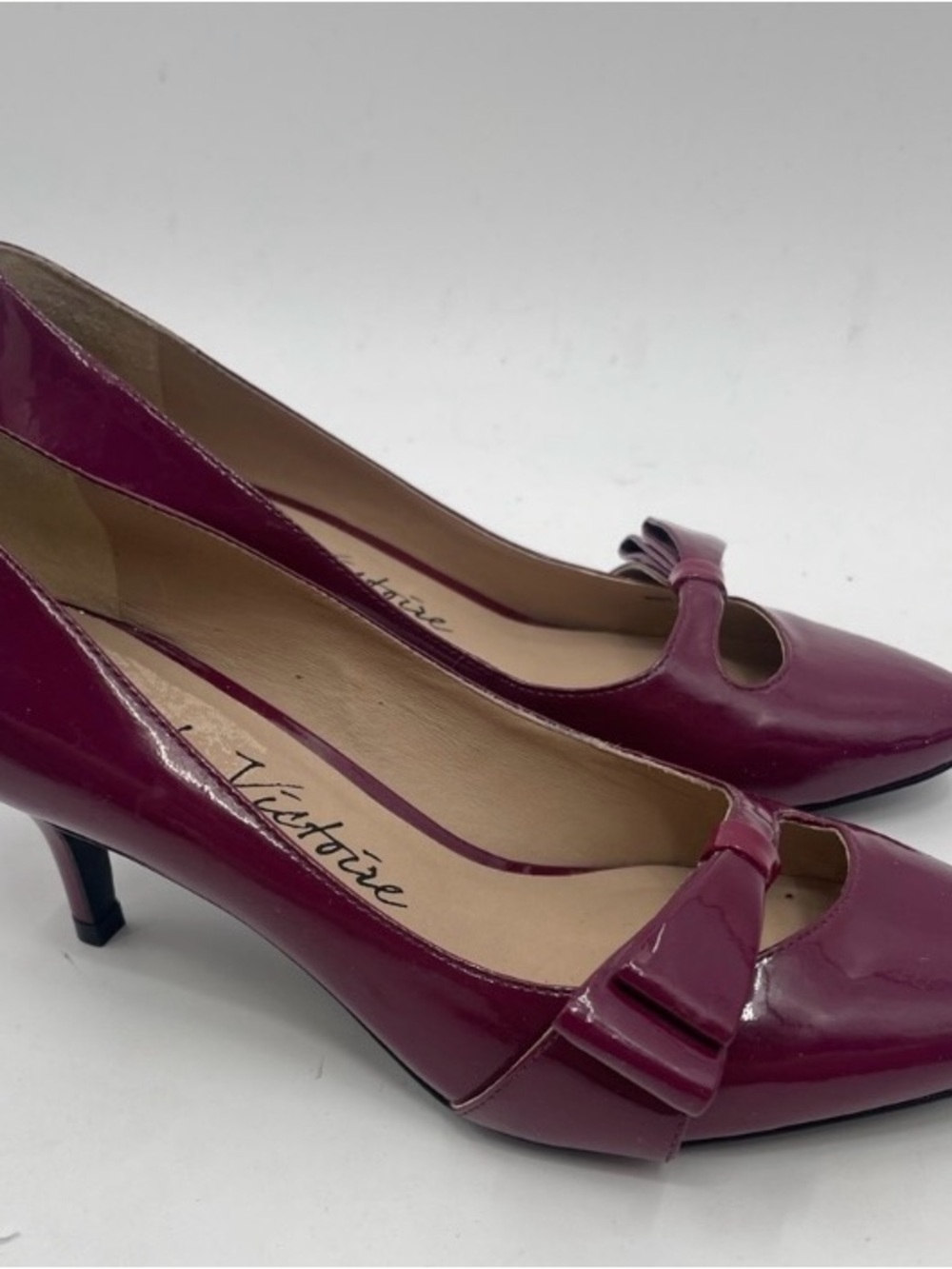 NEW Pour La Victoire Patent Leather Bow Heels Size 7.5